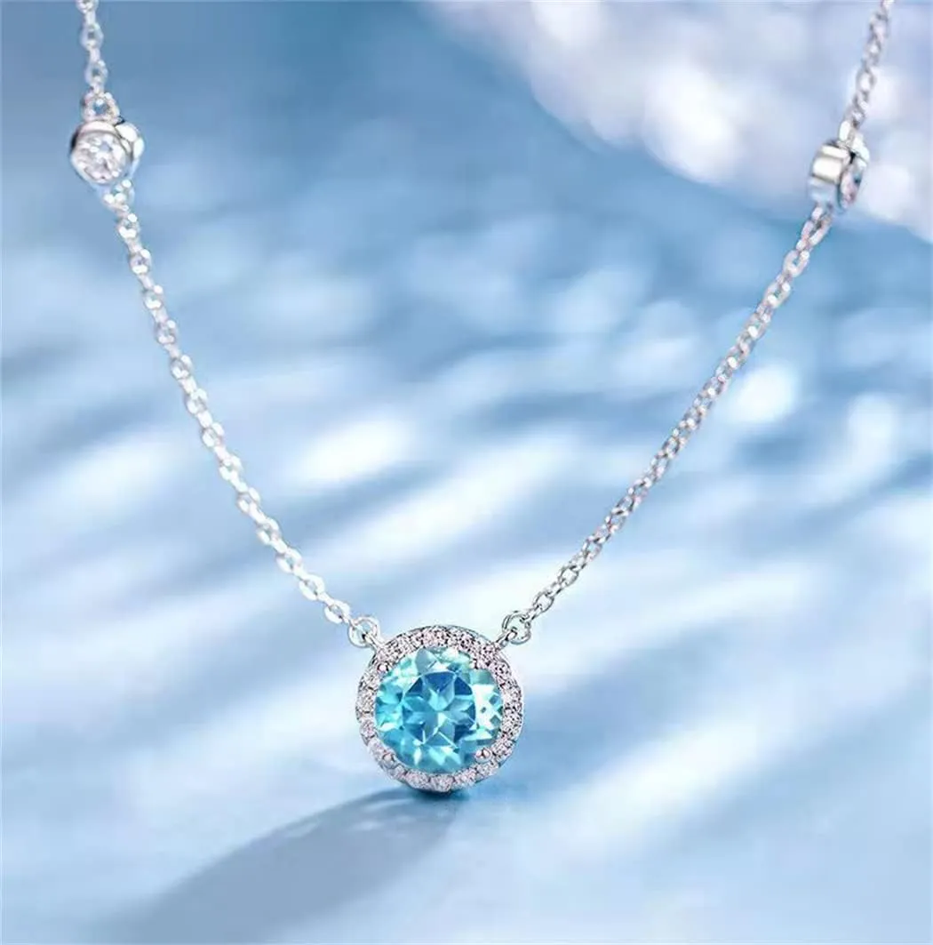 14K Gold Plated Heart Diamond Necklace Sparkle Solitaire Pendant Halo Necklace for Women Classic Luxury Love Clavicle Neckband Valentine's Day Gift