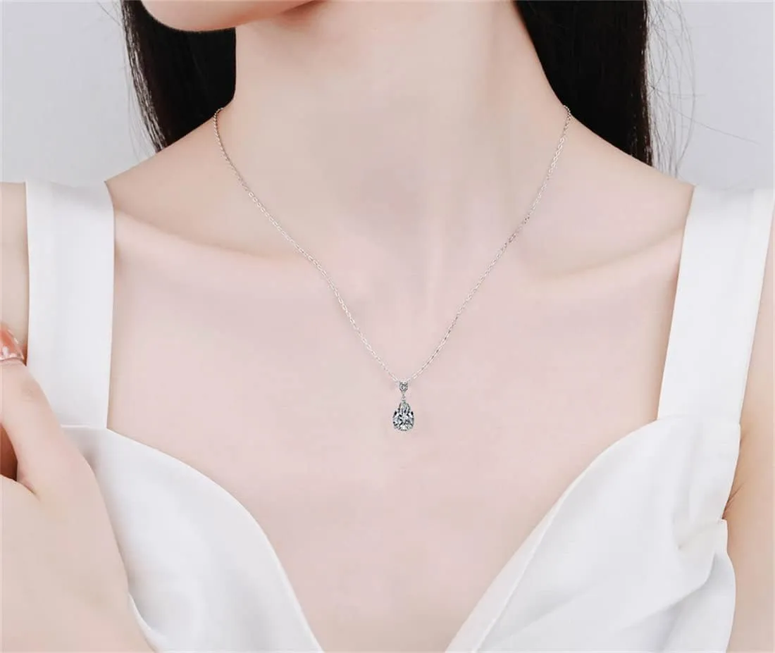 14K Gold Plated Heart Diamond Necklace Sparkle Solitaire Pendant Halo Necklace for Women Classic Luxury Love Clavicle Neckband Valentine's Day Gift