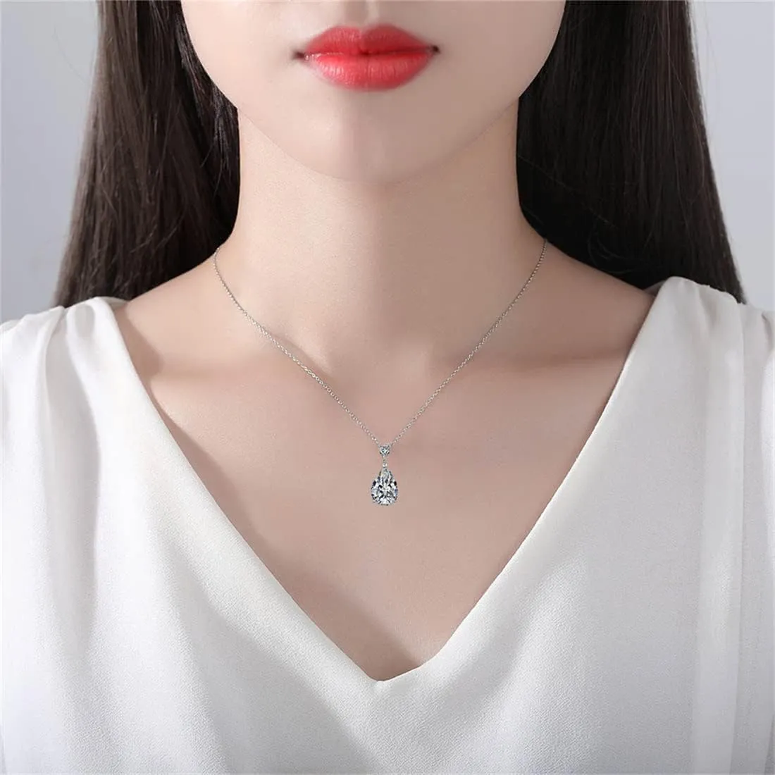 14K Gold Plated Heart Diamond Necklace Sparkle Solitaire Pendant Halo Necklace for Women Classic Luxury Love Clavicle Neckband Valentine's Day Gift