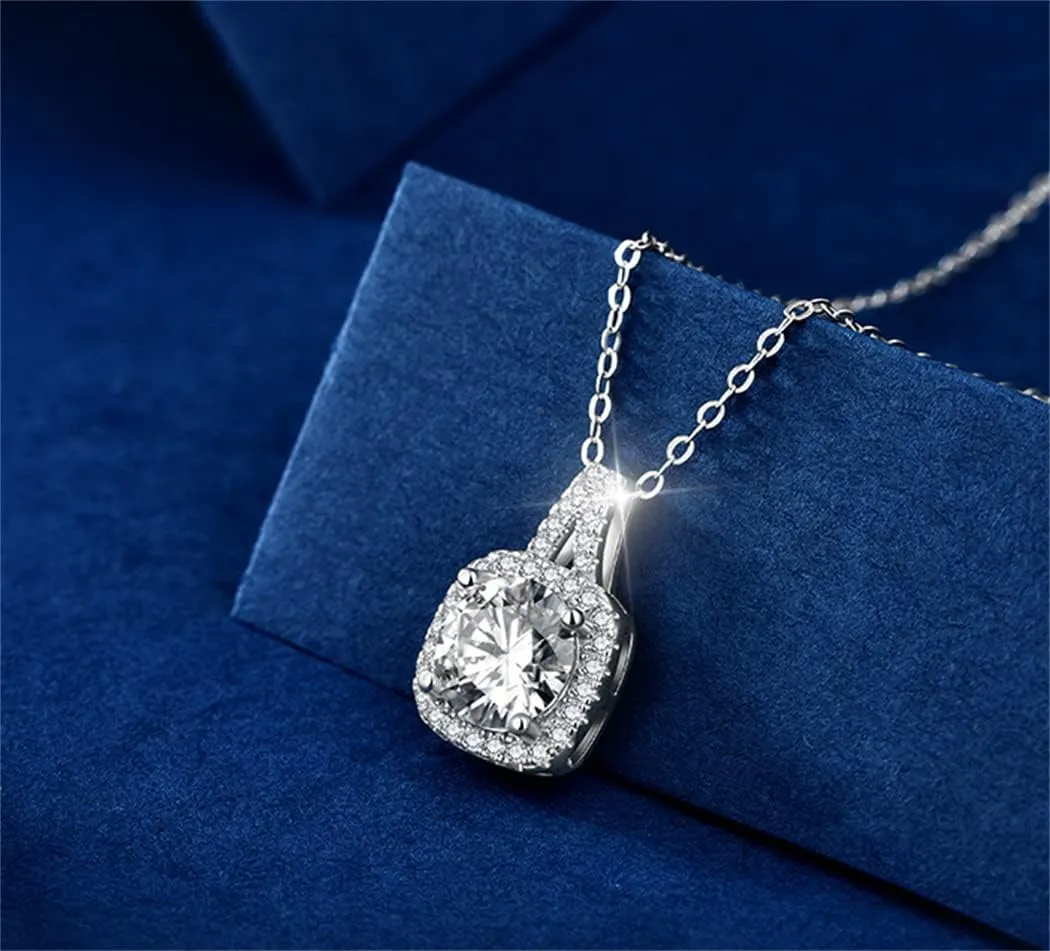 14K Gold Plated Heart Diamond Necklace Sparkle Solitaire Pendant Halo Necklace for Women Classic Luxury Love Clavicle Neckband Valentine's Day Gift