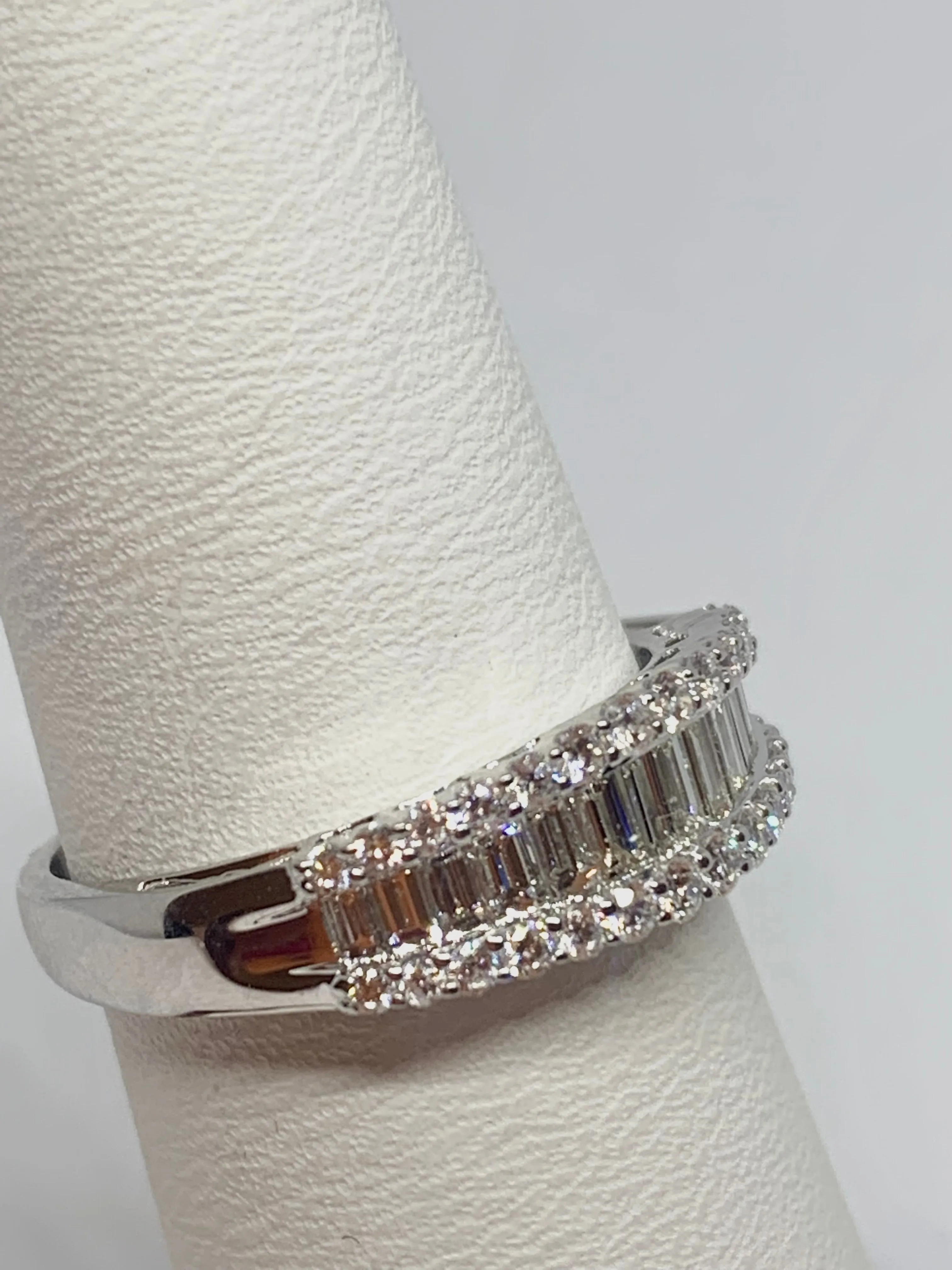 14kt White Gold Diamond Anniversary Ring