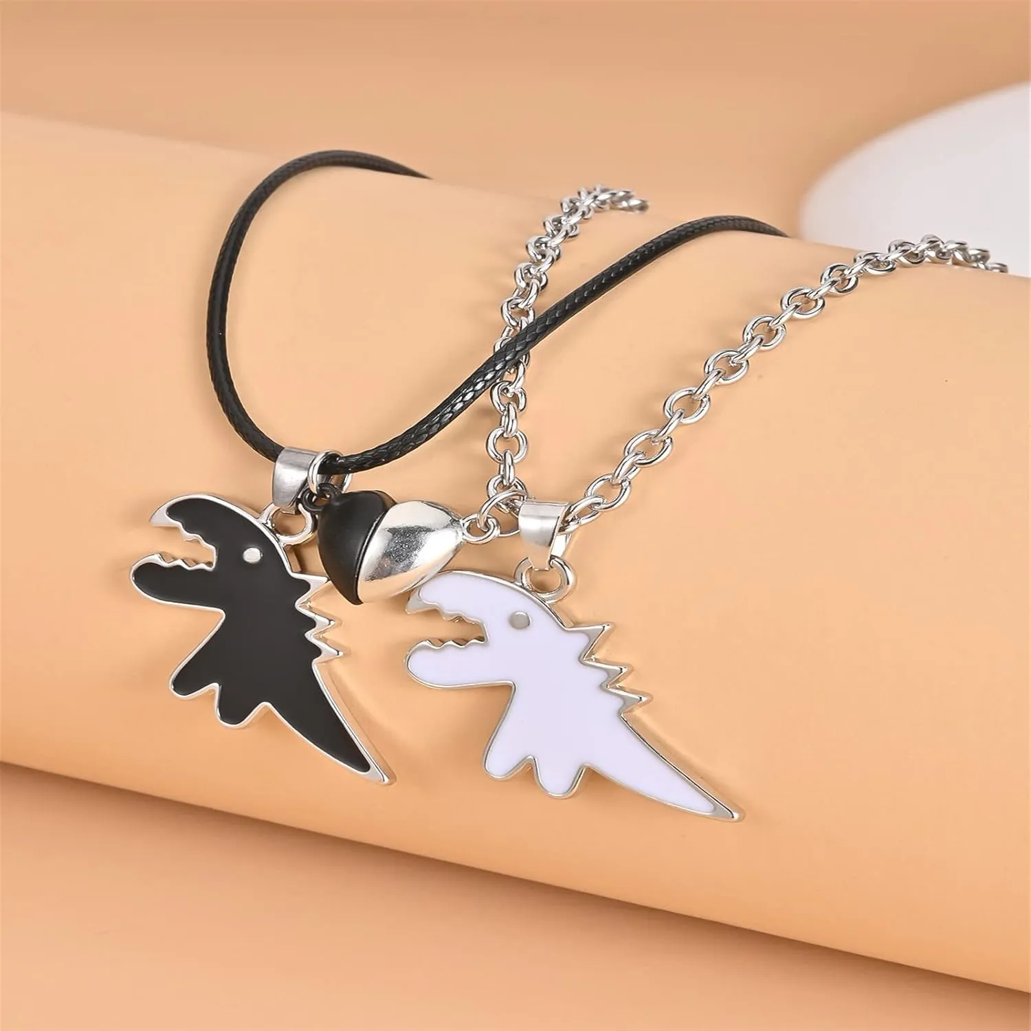 2Pcs Handmade Love Heart Dinosaur Couple Matching Pendant Necklace Set for Women Men Friend Adjustable Animal Necklace Friendship Jewelry Gift