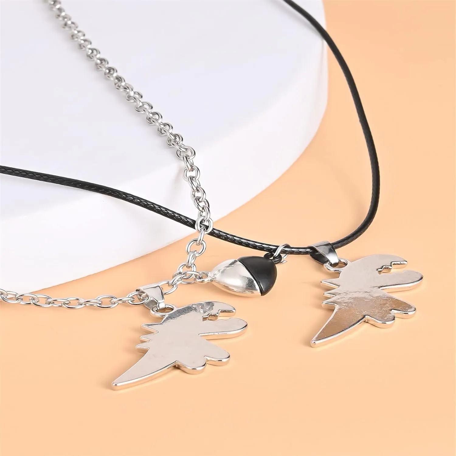 2Pcs Handmade Love Heart Dinosaur Couple Matching Pendant Necklace Set for Women Men Friend Adjustable Animal Necklace Friendship Jewelry Gift