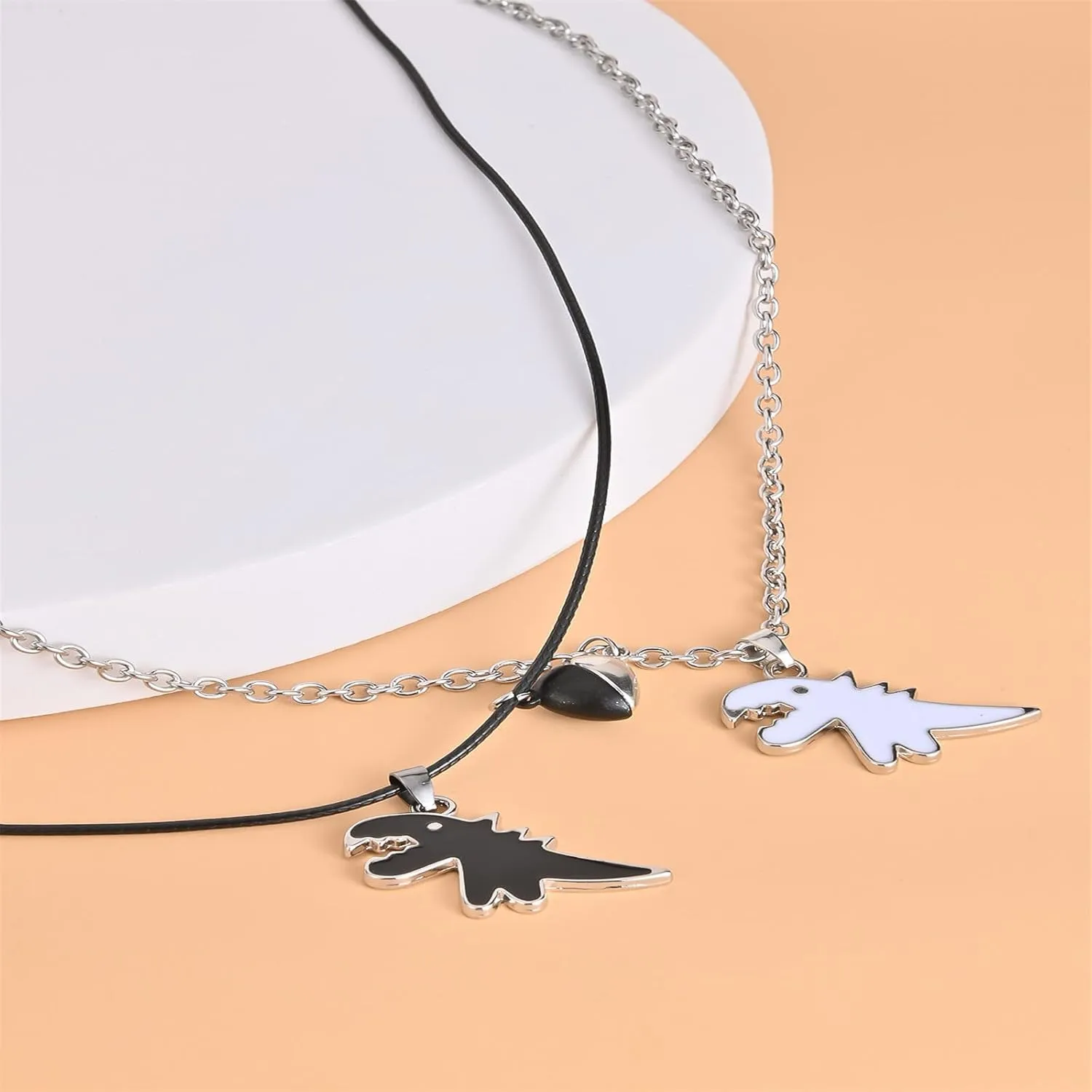 2Pcs Handmade Love Heart Dinosaur Couple Matching Pendant Necklace Set for Women Men Friend Adjustable Animal Necklace Friendship Jewelry Gift