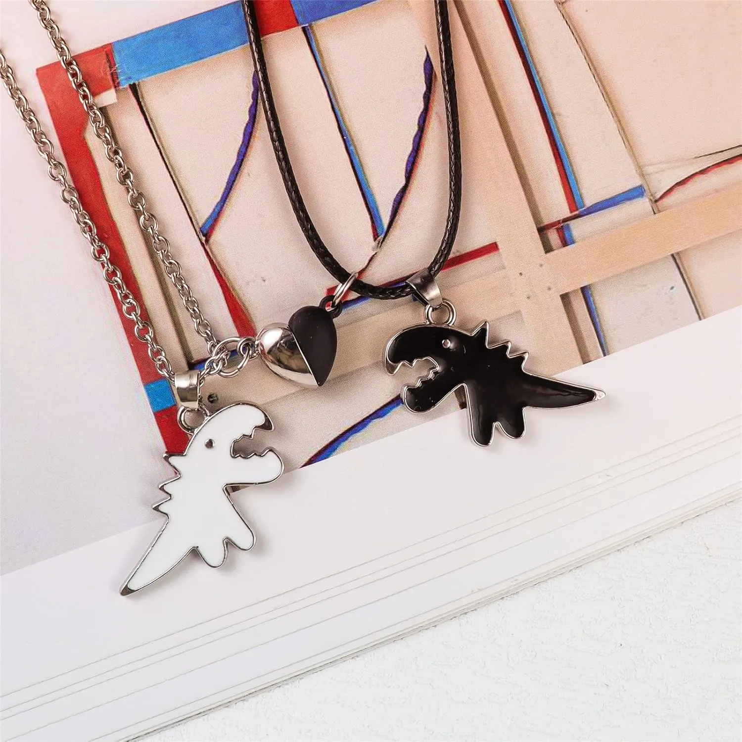2Pcs Handmade Love Heart Dinosaur Couple Matching Pendant Necklace Set for Women Men Friend Adjustable Animal Necklace Friendship Jewelry Gift