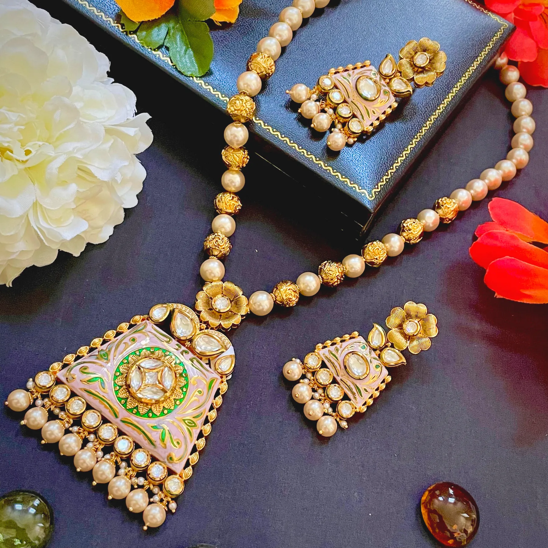 Designer Gold Plated Royal Kundan Pendant Set (D331)