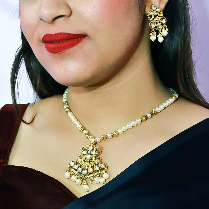 Designer Gold Plated Royal Kundan Pendant Set (D586)