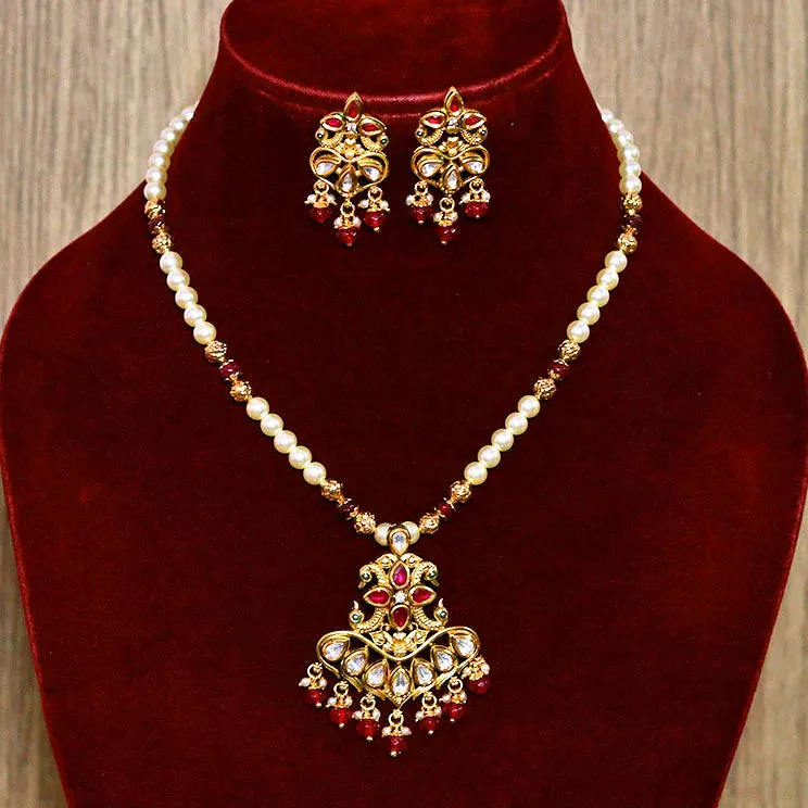 Designer Gold Plated Royal Kundan Pendant Set (D586)