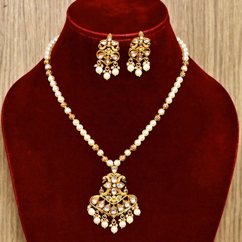 Designer Gold Plated Royal Kundan Pendant Set (D586)