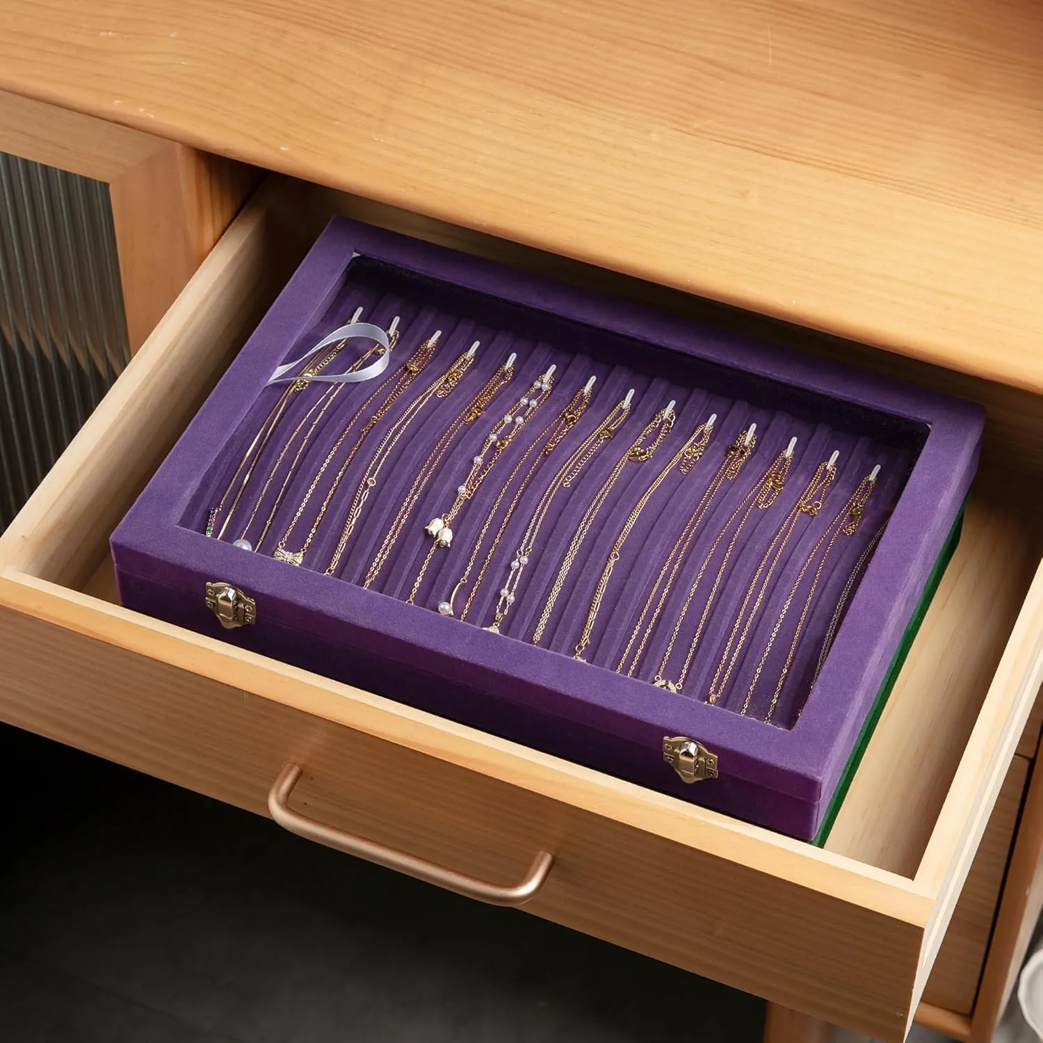 Frebeauty 15 Hooks Necklace Tray Velvet Neckalce Organizer with Clear Lid Lockable Necklace Holder Box Jewelry Organizer for Pendants Chains Necklace Jeweley Tray for Women (Purple)