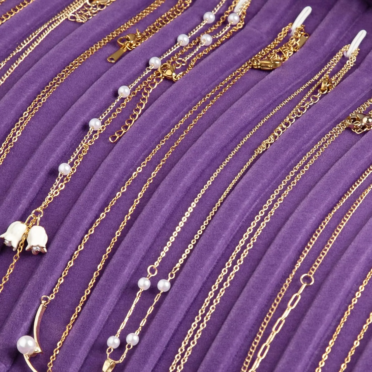 Frebeauty 15 Hooks Necklace Tray Velvet Neckalce Organizer with Clear Lid Lockable Necklace Holder Box Jewelry Organizer for Pendants Chains Necklace Jeweley Tray for Women (Purple)