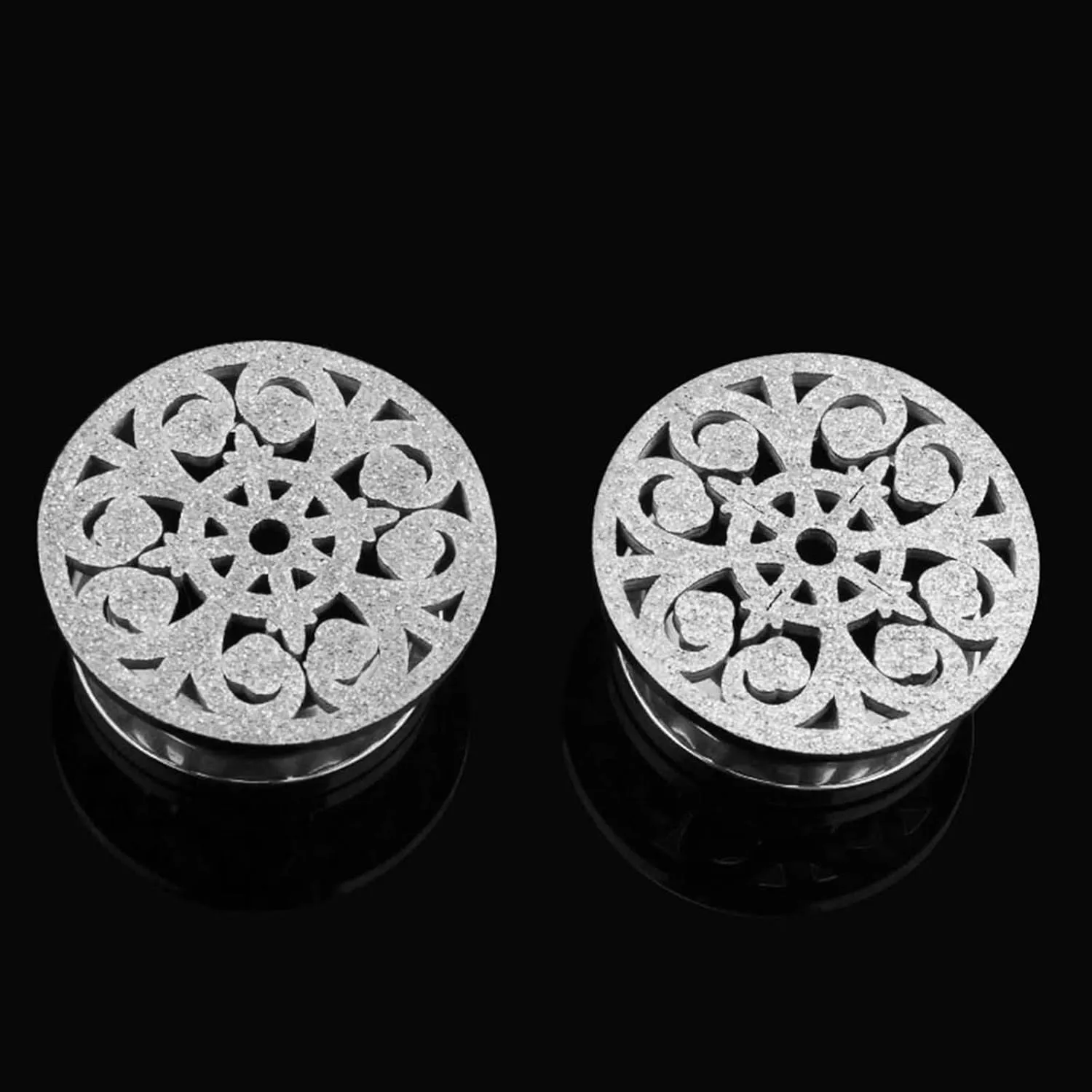 Gauges Tunnels, 2PCS Stainless Steel Tunnels Round with Matte Hollow Flower Gauge Plugs Body Piercings Jewelry