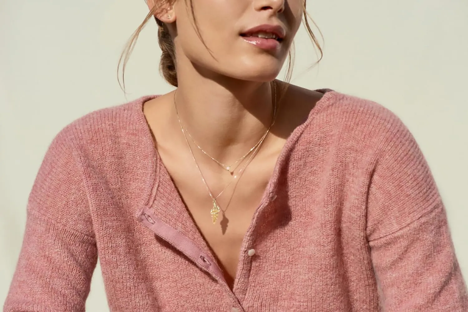 HEIDKRUEGER Gold Whelk Pendant Necklace Twin Chain Necklace Scallop Conch Adjustable Seashell Jewelry Gifts for Women Girls