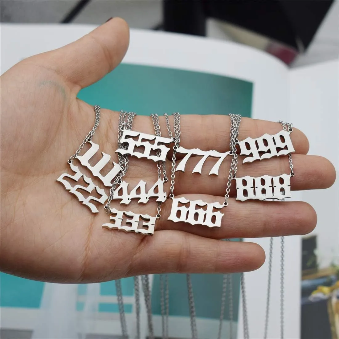 HUTINICE Angel Number Necklace, 18K Gold Plated Dainty 111 222 333 444 555 666 777 888 999 Pendants Choker Necklace For Women Numerology Minimalist Jewelry