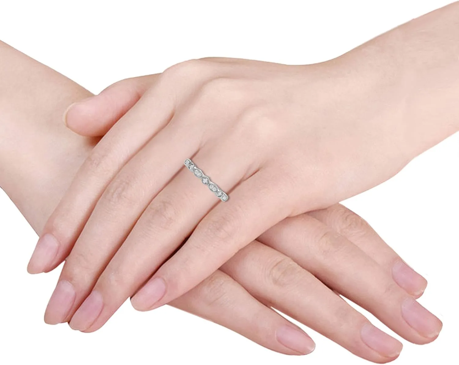 Inspereza 1/10 Carat 10kt Gold Round Diamond Petite Milgrain Wedding Anniversary Stackable Band. (H-I Color, I2-I3 Clarity)