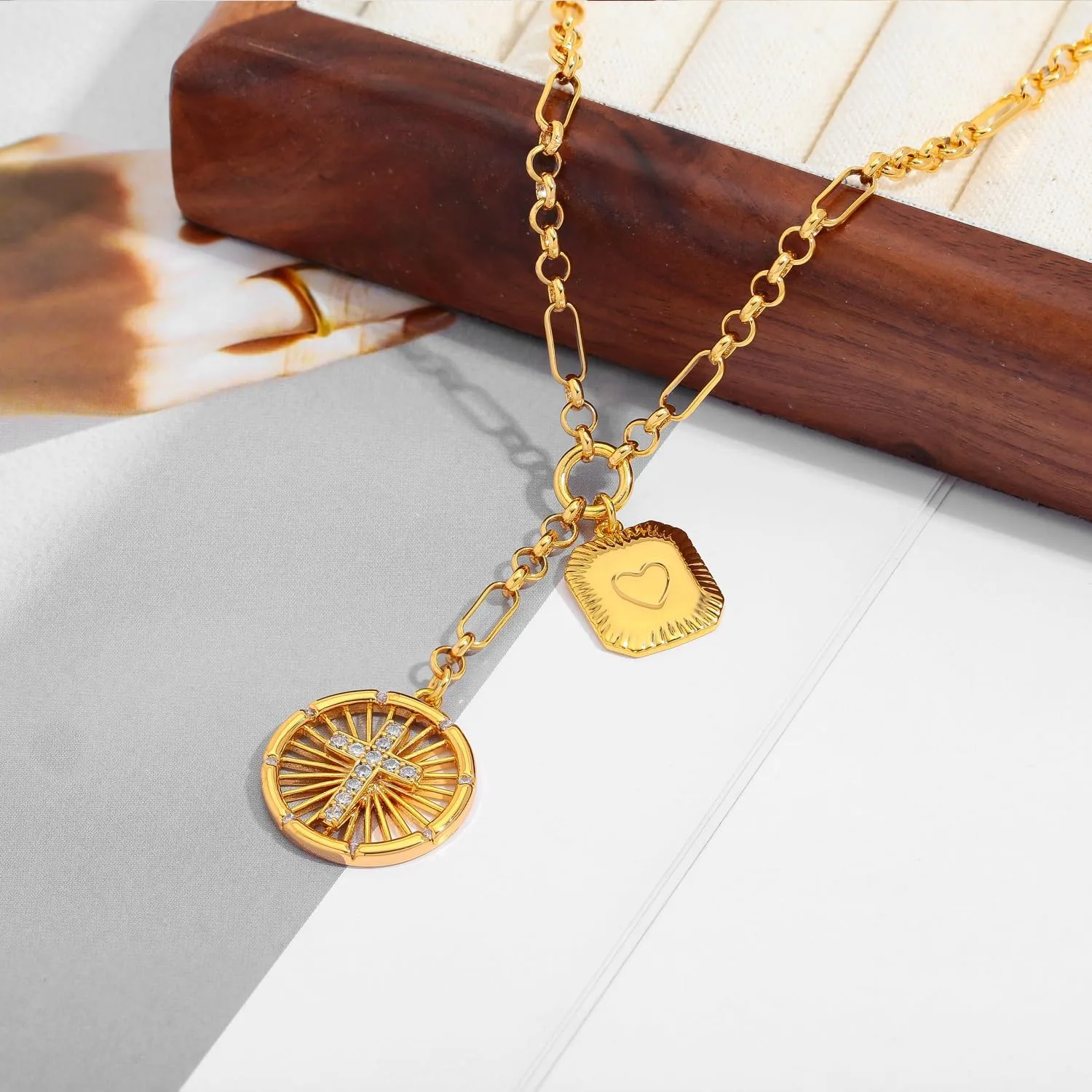 LILIE&WHITE Gold Necklace For Women Leaf Sun Pendants Heart Pendant Necklace Sun Pendant Necklace Gold Star Pendant Necklace Gold Chain Necklace Fashion Unique Jewelry
