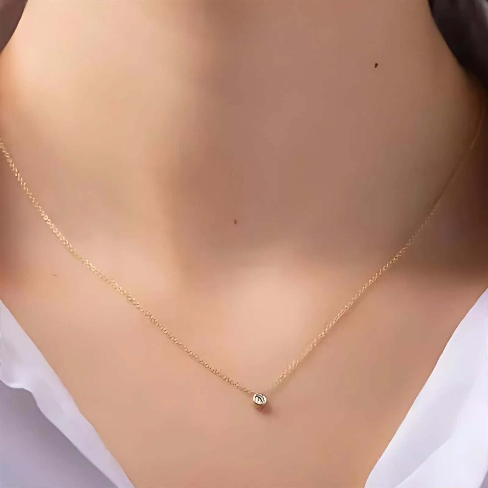 Minimalistic White Diamond Necklace