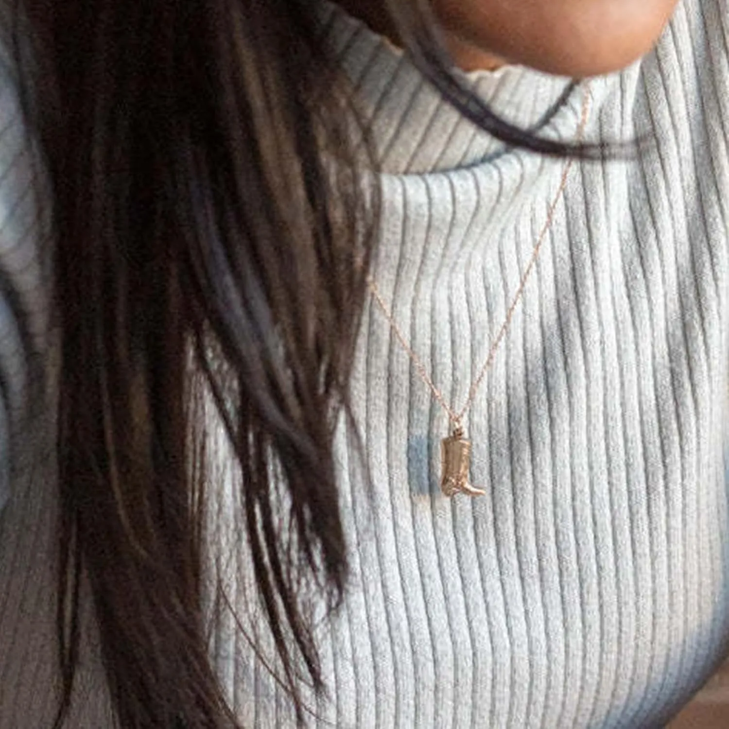 POYAMUSE Elegant Western Cowgirl Necklace for Women, Cowboy Boot Pendant Necklace for Women, Western Style Jewelry Gift
