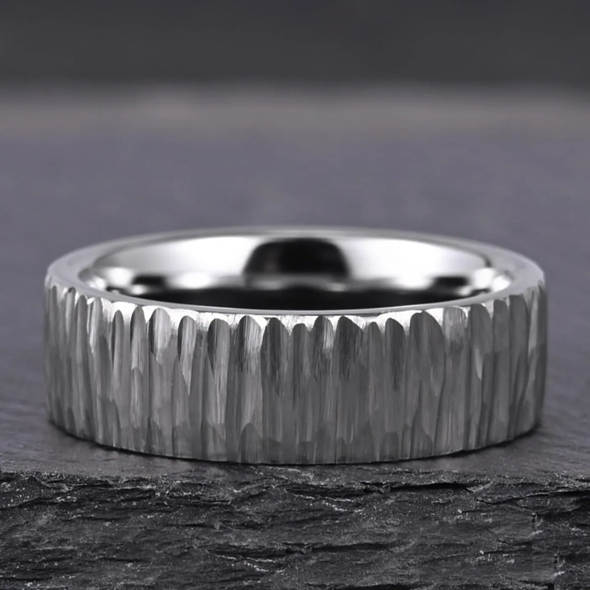 Tungsten Carbide Ring for Men Women 8mm Silvery Hammered Bark Textured Classic Men's Wedding Bands Polished Comfortable Fit Suitable for Party Anniversary