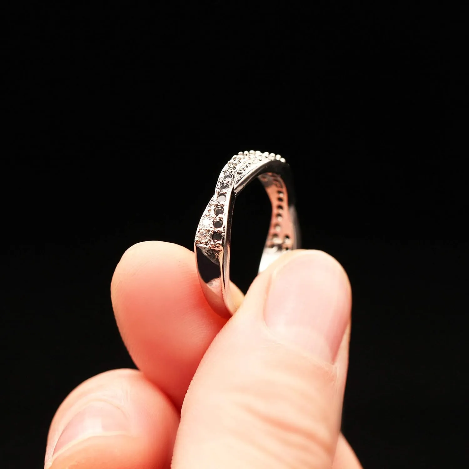 Uloveido Twisted Cross X Silver Plated CZ Crystal Eternity Rings Black and White Wedding Band Y022