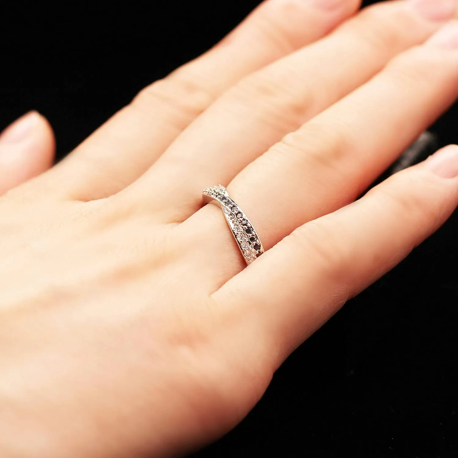 Uloveido Twisted Cross X Silver Plated CZ Crystal Eternity Rings Black and White Wedding Band Y022