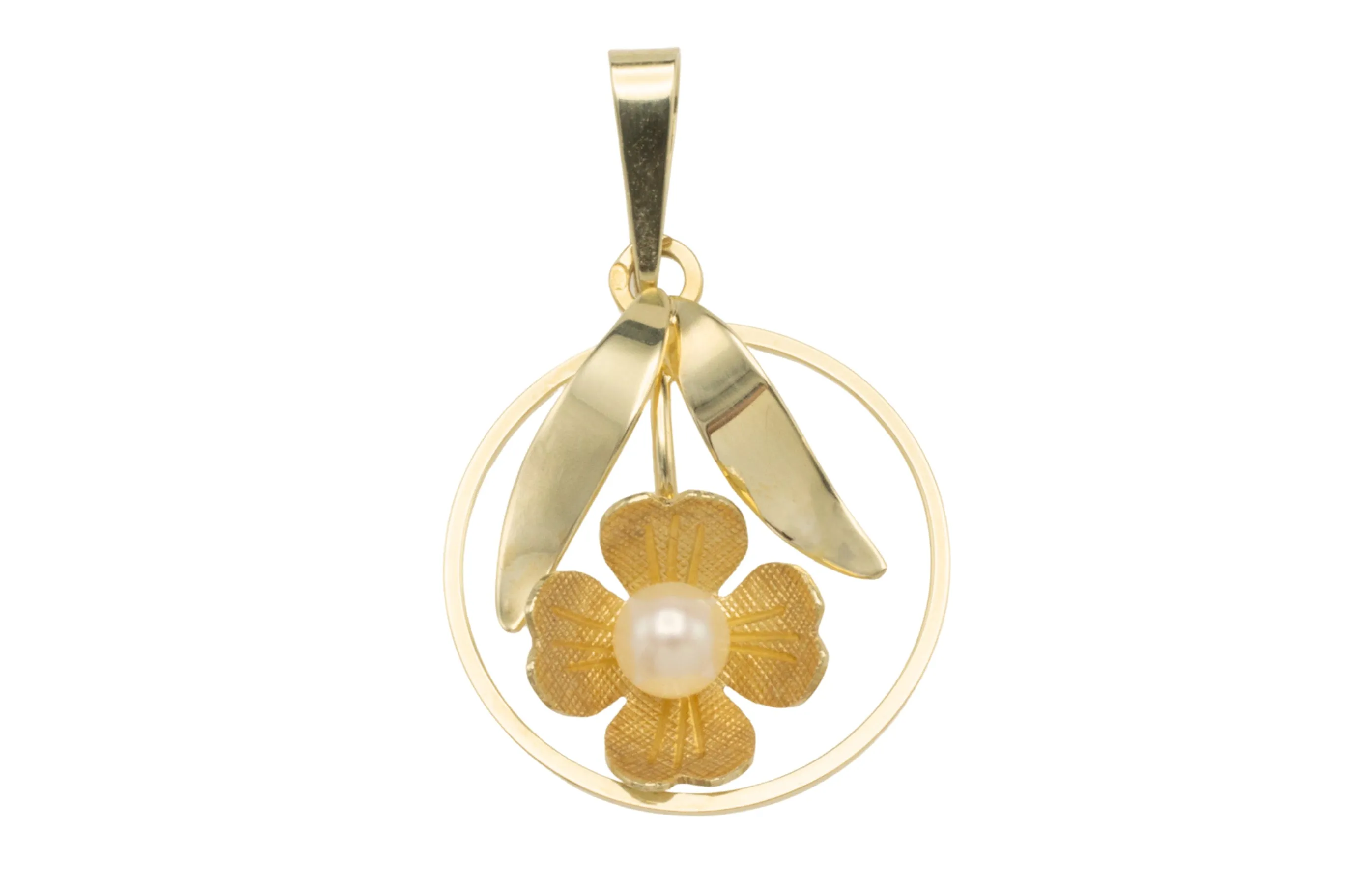 Vintage flower pendant with pearl
