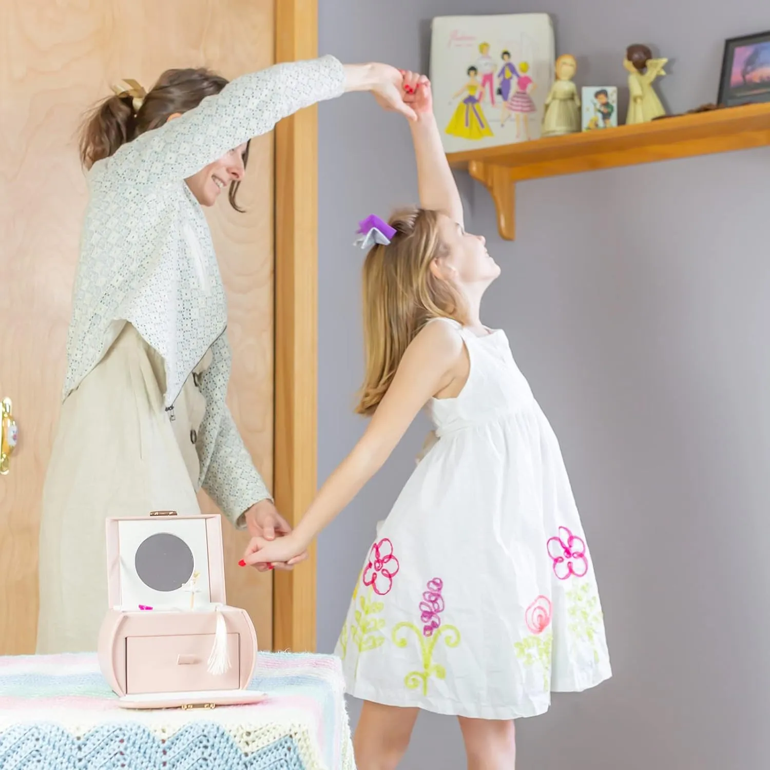 Vlando Kids Musical Jewelry Box for Girls with Drawer, Music Box with Ballerina and Stickers for Birthday Bedroom Decor, Gifts for Girls Kids - Pink