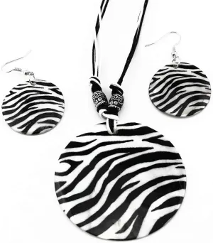 Vuemsnzz Shell Pendant Necklace Earring Set, Black White Adjustable Choker Necklace Women Classical Gothic Boho Swether Chokers (Black White)